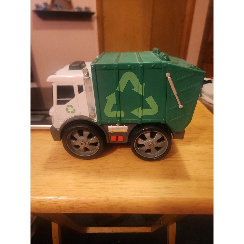 Kid Galaxy RECYCLING truck with lights and sounds - Picture 3 of 6